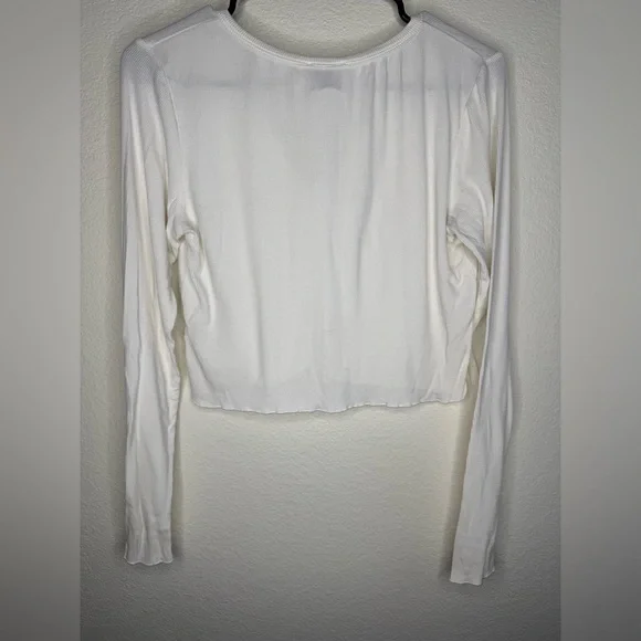 PRINCESS POLLY V-NECK BUTTON DOWN CROP TOP - Picture 3 of 4